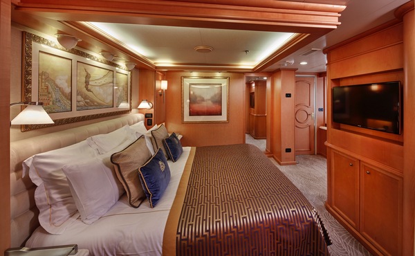 CUNARD Queen Elizabeth Q2 Suite 1.jpg